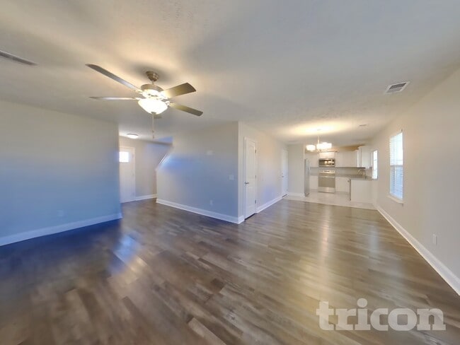 Photo - 716 Cedar Ln