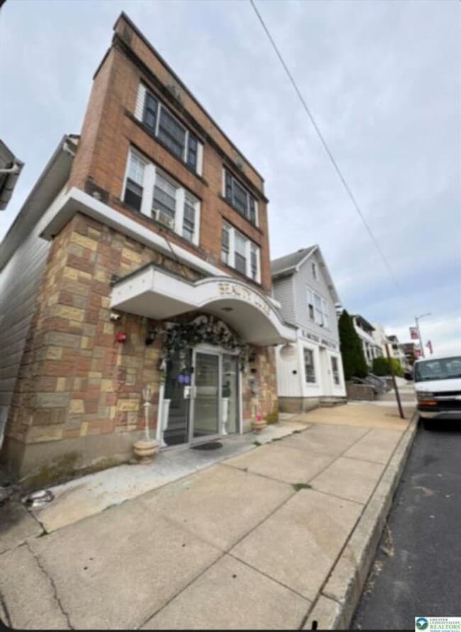 Building Photo - 1222 Main St Unit 1222 Main Street 1