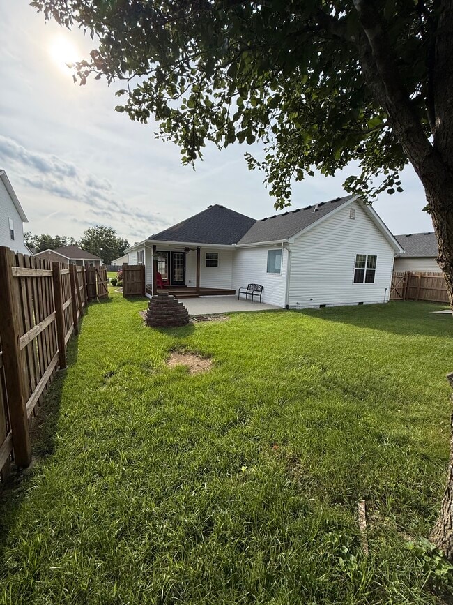 Photo - 324 Oxford Cir