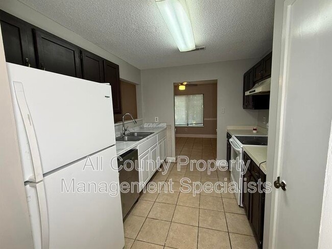 Photo - 1002 Creekside Wy