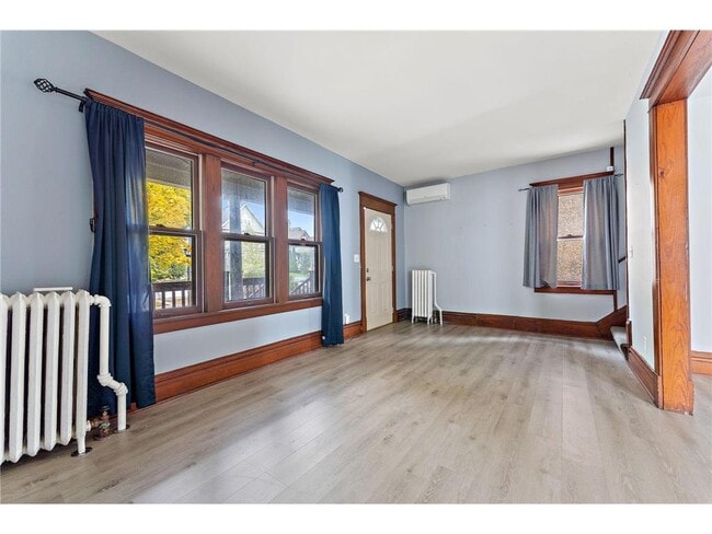 Photo - 882 Aurora Ave