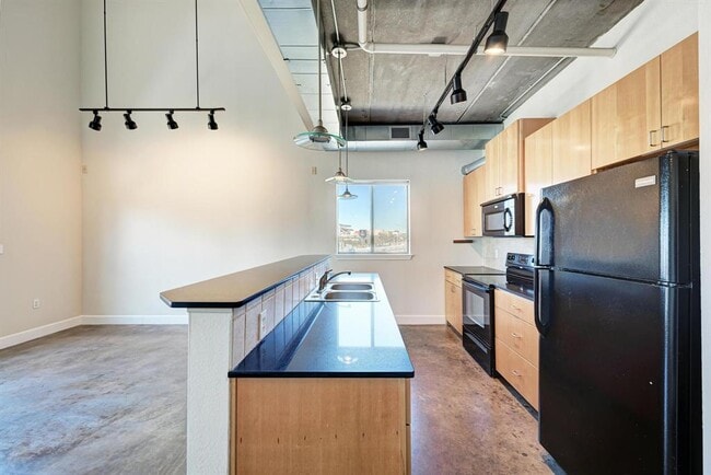 Photo - 807 E 14th St Unit 306