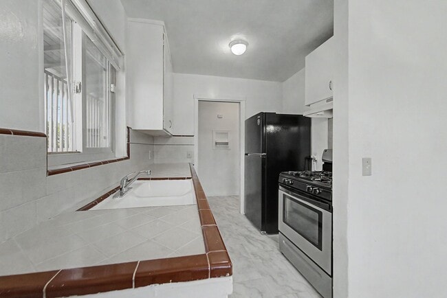 Photo - 806 H St Unit 3