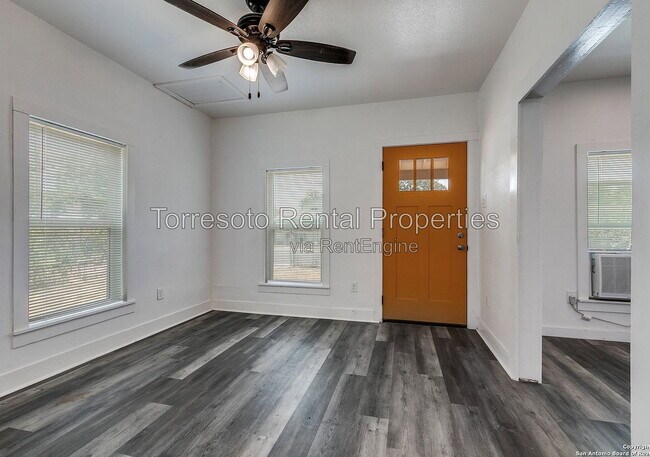 Photo - 611 Rochambeau St