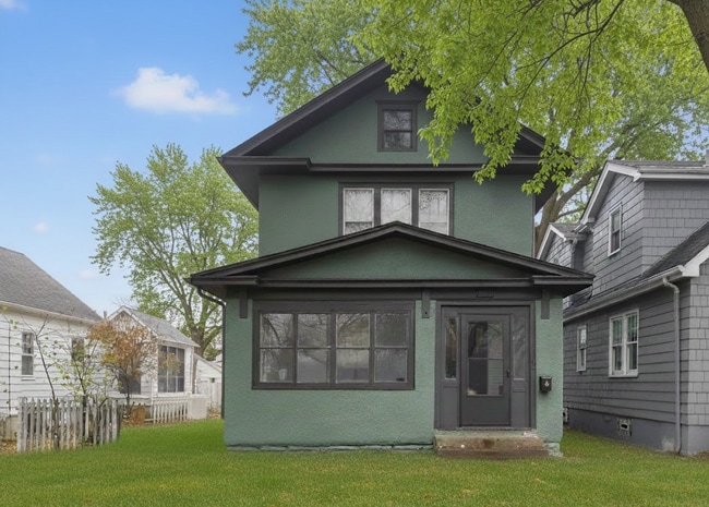 Building Photo - 712 Cedar Lake Rd S