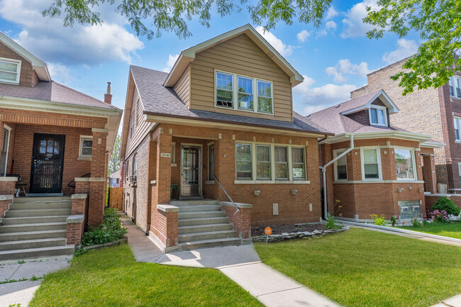 Photo - 2848 N Kostner Ave House