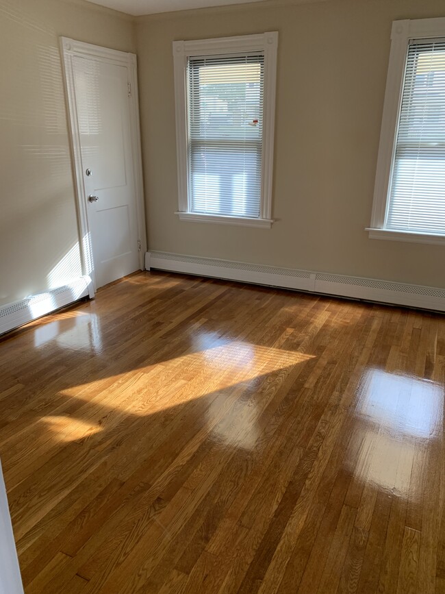 living room - 205 Standish Ave Unit 1