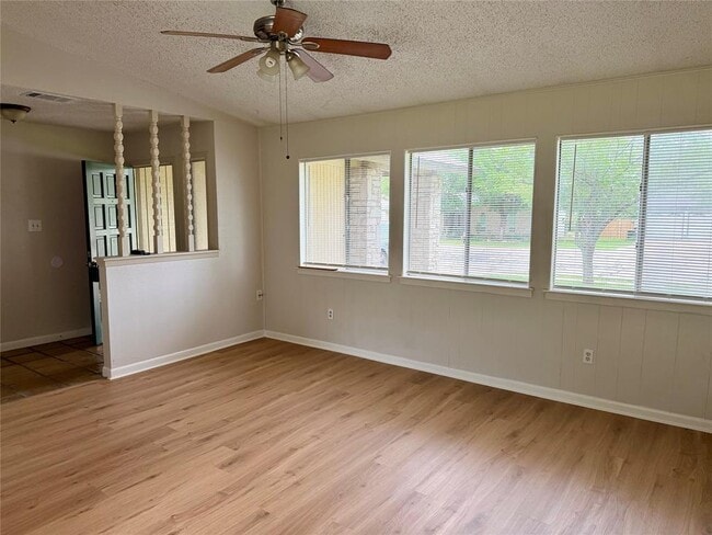 Photo - 610 Chisholm Valley Dr