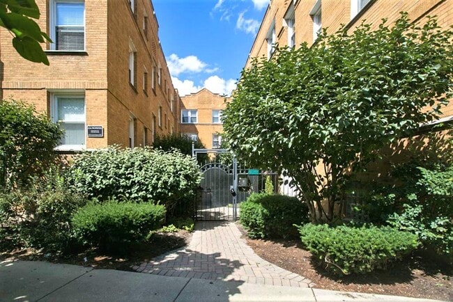 Photo - 657 W Roscoe St Unit 628-1N