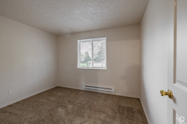 BR, 1BA - 777SF - Second Bedroom