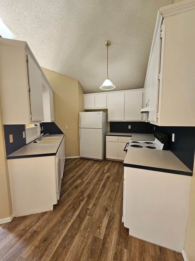 Photo - (3) Bed/(2) Bath West Norman Townhome Available NOW!