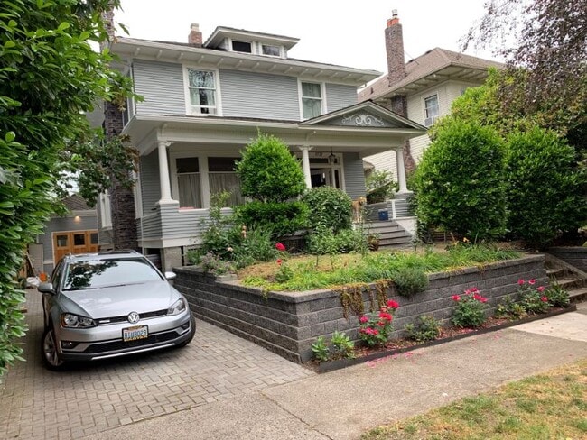 Building Photo - 5727 17th Ave NE Unit Ravenna Loft