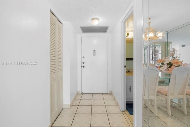 Photo - 1000 Parkview Dr Unidad 828