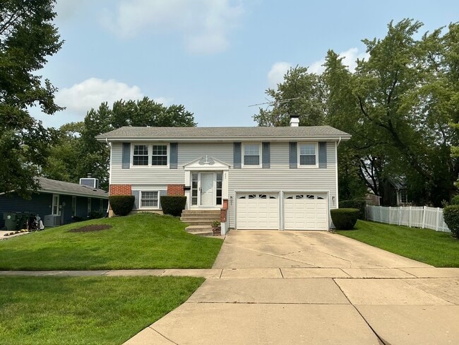 Building Photo - 840 Heather Ln