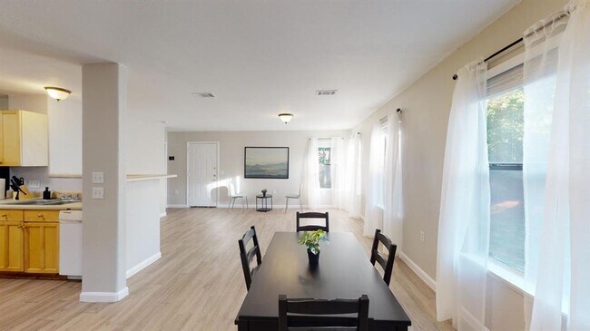 Photo - 5105 Spruce Cove