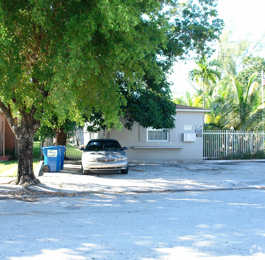 Photo - 420-422 NE 73rd St