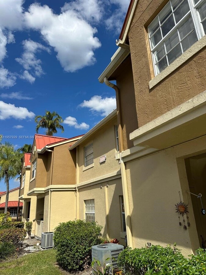 Photo - 18304 NW 68th Ave Unidad H