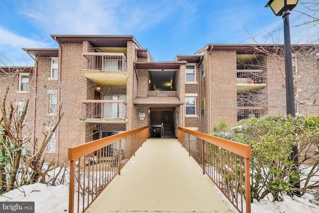 Building Photo - 7802 Guildberry Ct Unit 201