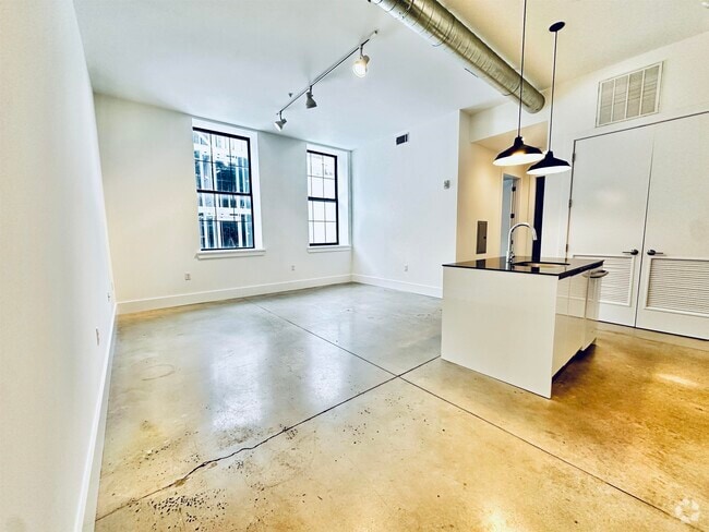 Building Photo - 8 Erie St Unit 207 Rental
