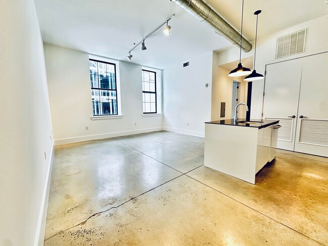 Building Photo - 8 Erie St Unit 306 Rental