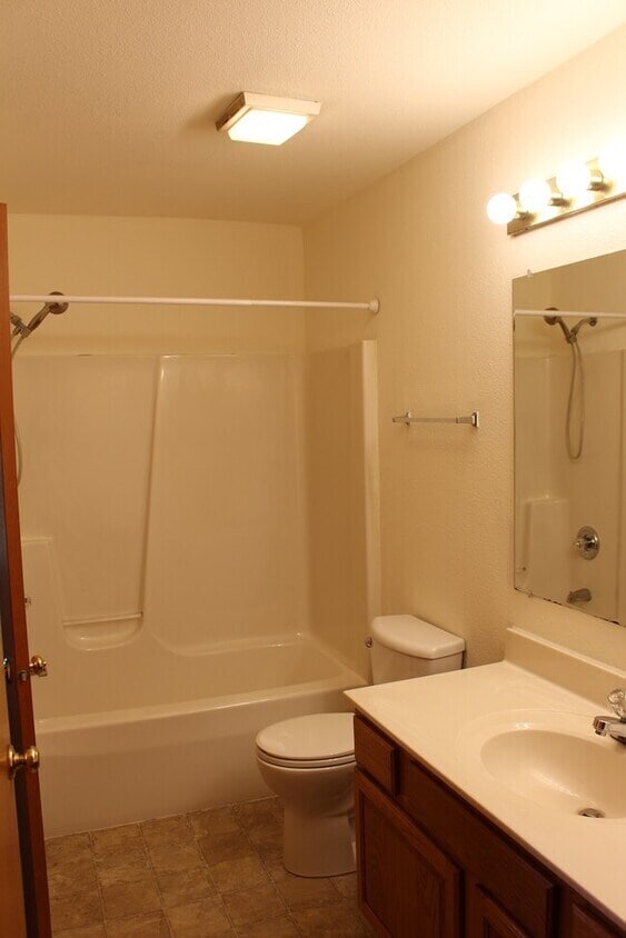 Photo - 1132 Heritage Ct