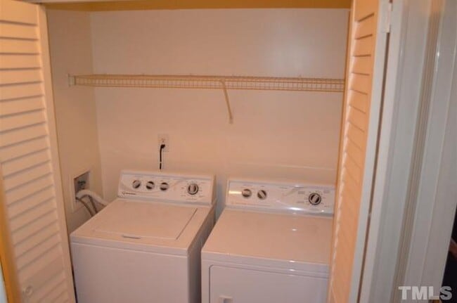 Building Photo - 2200 Mountain Mist Ct Unit #301 Rental