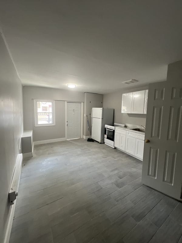 Photo - 739 Tilden St