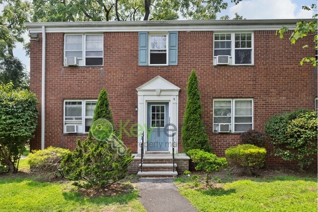 Building Photo - Quiet 2nd-Floor 1BR Condo – Updated Bath, Pet Friendly & Easy NYC Commute Unit D