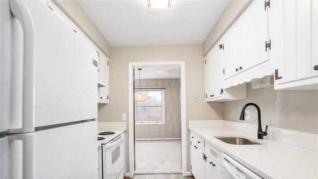 Kitchen - 19717 Fleetwood Dr Unit Balfour Square