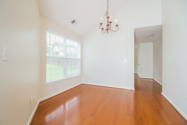 Photo - 1015 Mallory Ln