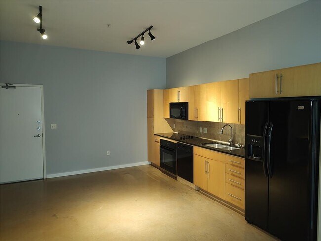 Photo - 2124 E 6th St Unit 203