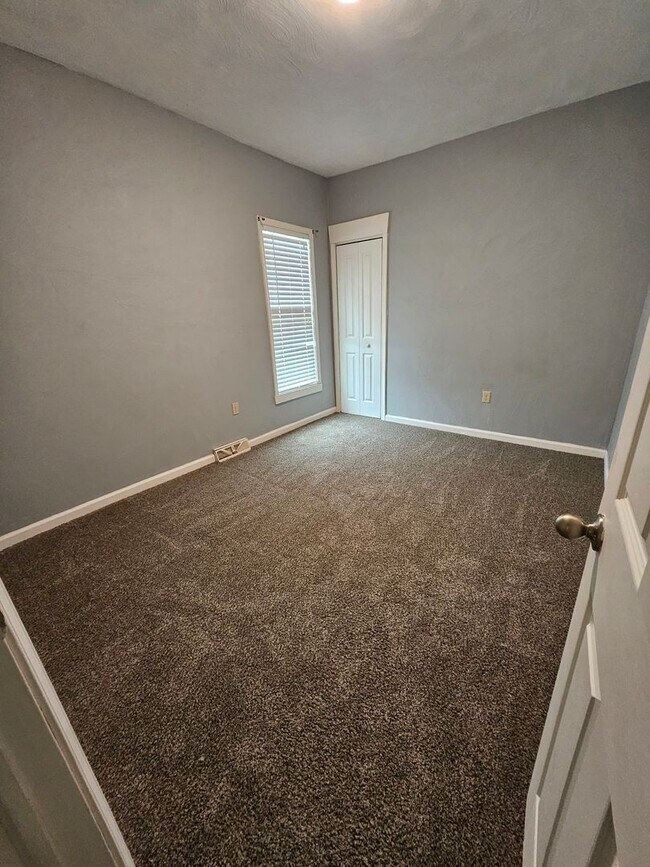 Photo - Lower 2 bedroom unit East Side