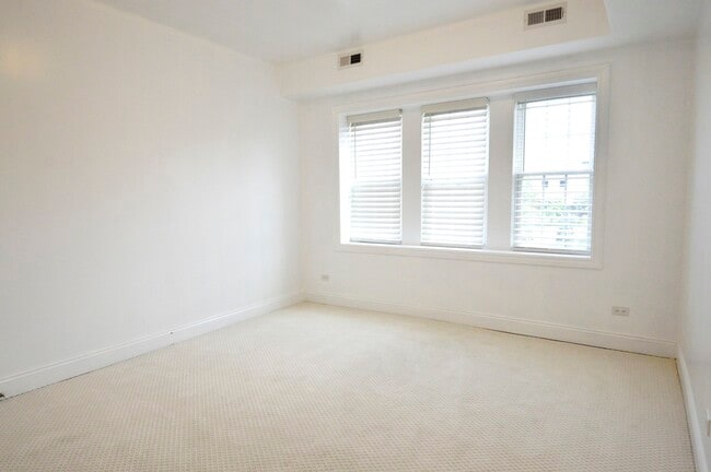 Photo - 2343 W Irving Park Rd Unit 2E