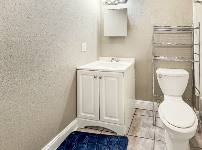 Photo - 321 Robinson Ave