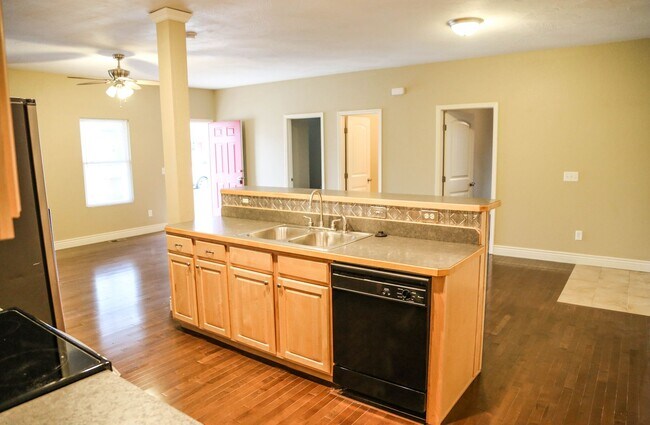 Photo - Walnut 831 Unit 104
