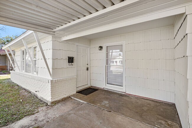 Photo - 6619 Maybank Dr