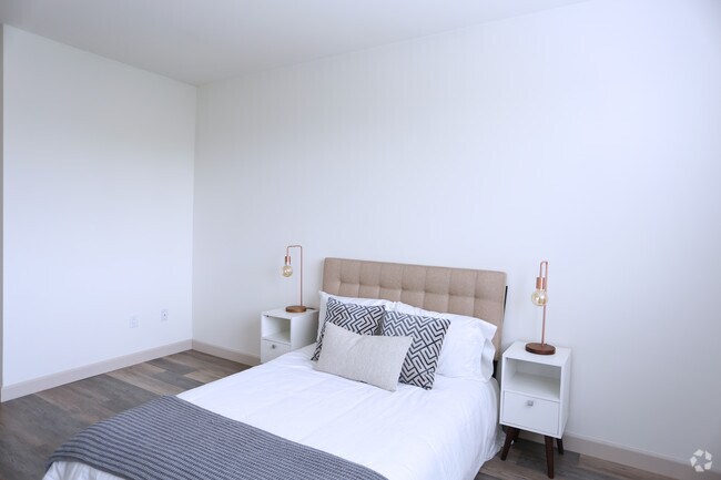 3BR, 2BA-1239 SF