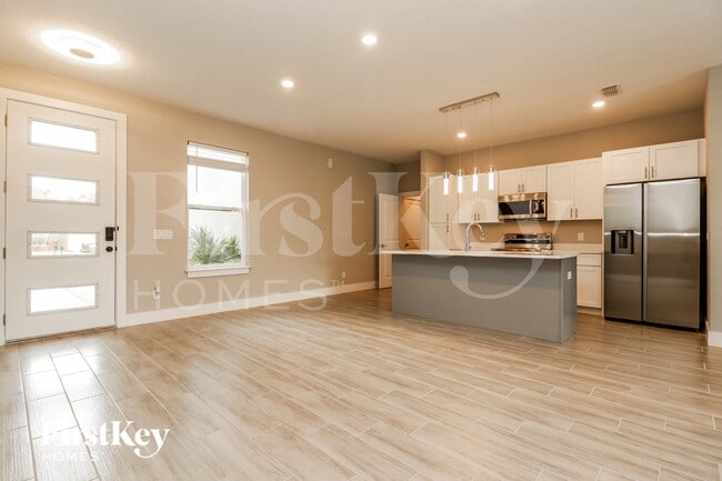 Photo - 327 Churchill Ct