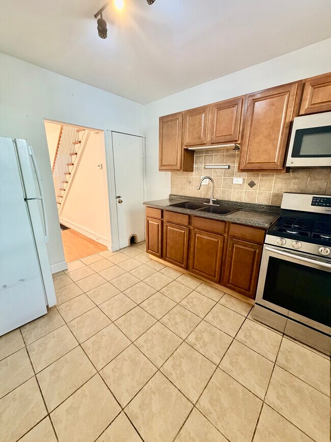 Photo - 1825 Dudley St