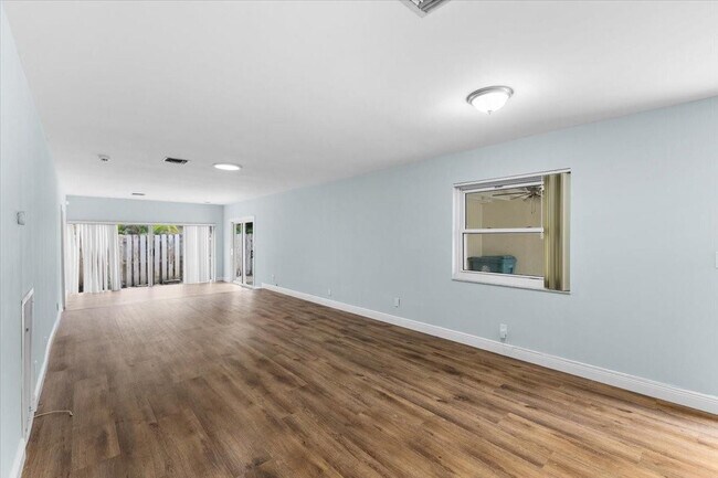 Photo - 503 SE 5th Cir