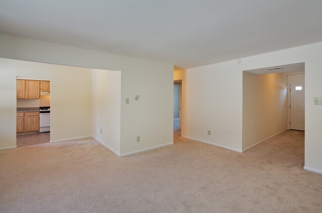 Photo - 1st Floor: Enjoy effortless step-free access and ground-level living, with a main bathroom and a ... Unidad U-05