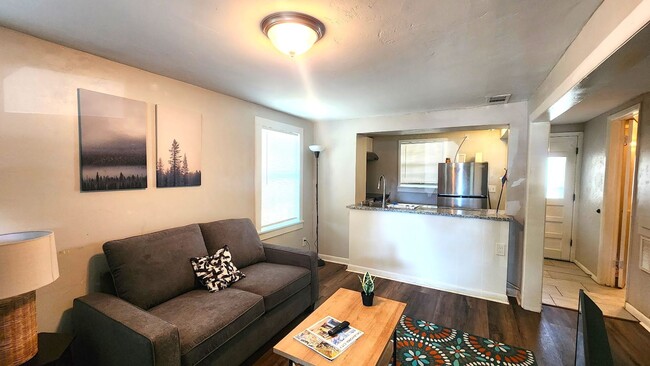 Photo - Furnished 1 Bed 1 Bath Apt in Linwood Plac...