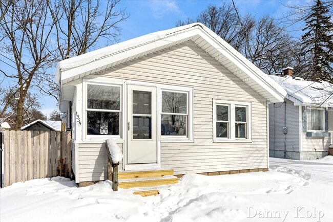 Photo - GORGEOUS STUNNING 1 Bed single family home!