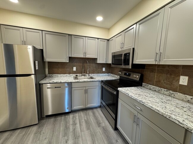 Building Photo - 1412 Whitpain Hls