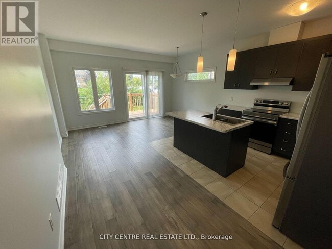 Photo - 308 Louise St.