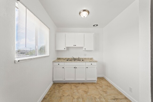 1254 W 110th St Unit 18