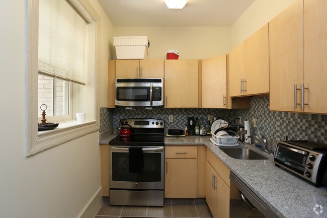 Kitchen - Algonquin Apartments