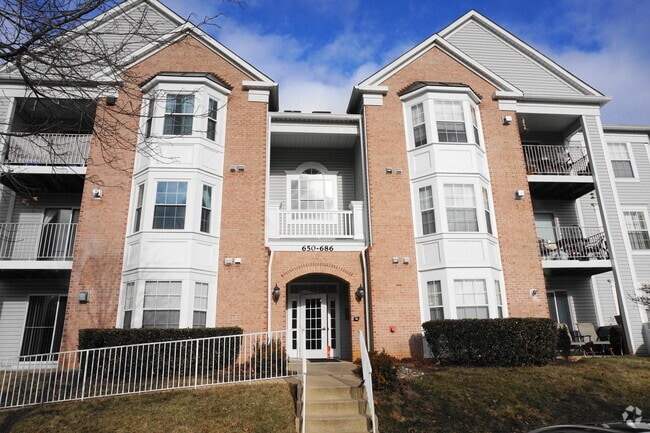 Building Photo - Charming 2br/2ba Condo w/ Balcony in Reist...