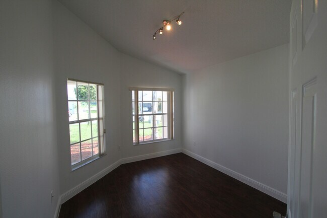 Photo - 210 Garberia Dr