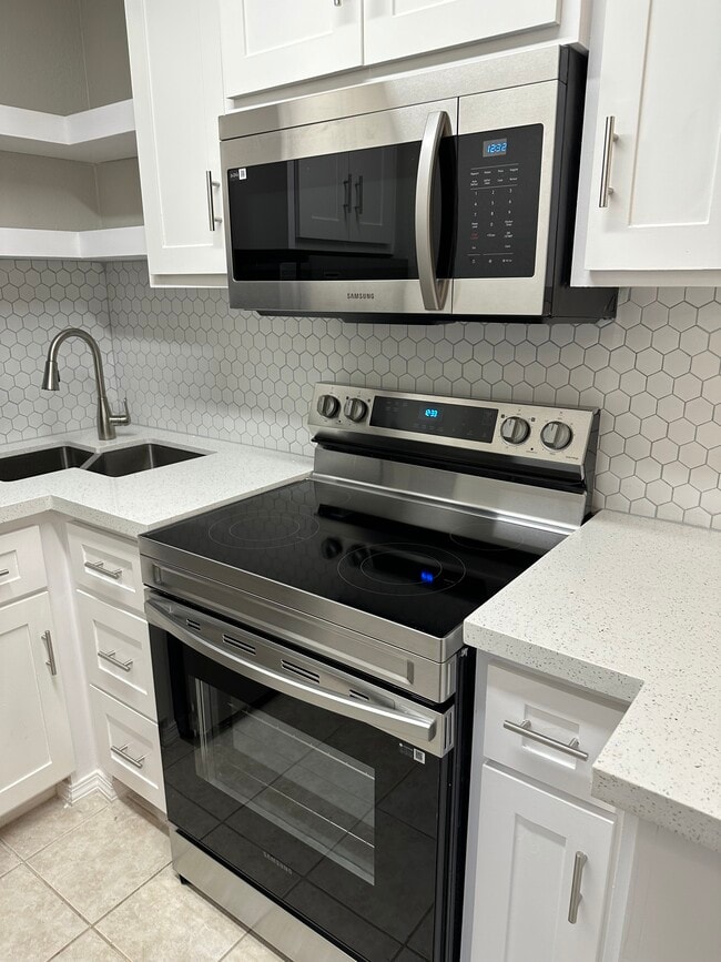 Building Photo - 1219 Welch St Unit 1